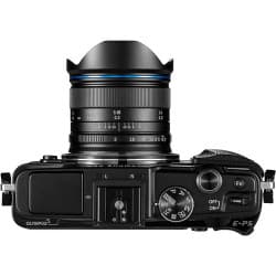 Laowa Venus Optics - Lente 7.5mm f/2 MFT (Preta)