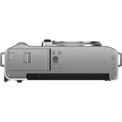 FUJIFILM - Câmera Mirrorless X-M5 com lente XC 15-45mm f/3.5-5.6 (Silver)