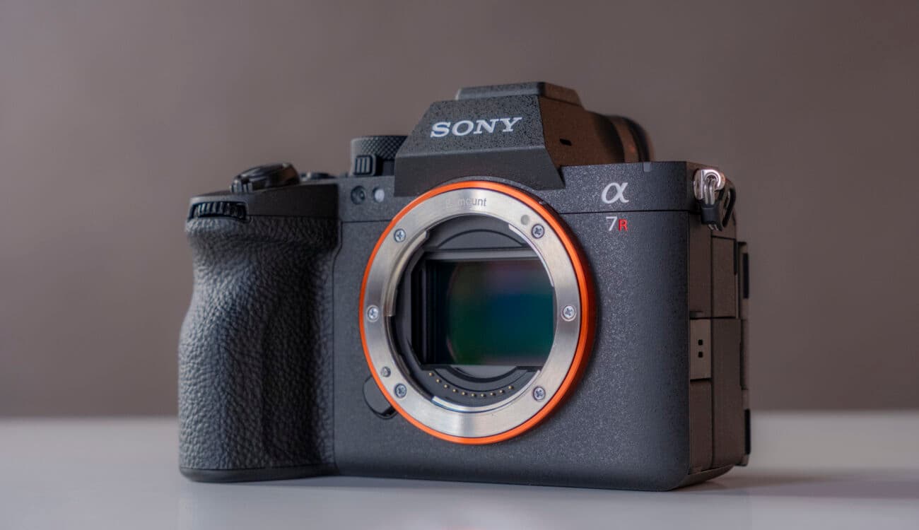 Sony Alpha 7R VI é anunciada com sensor stacked de 66,8MP, 8K 30p e 4K 120p full-frame
