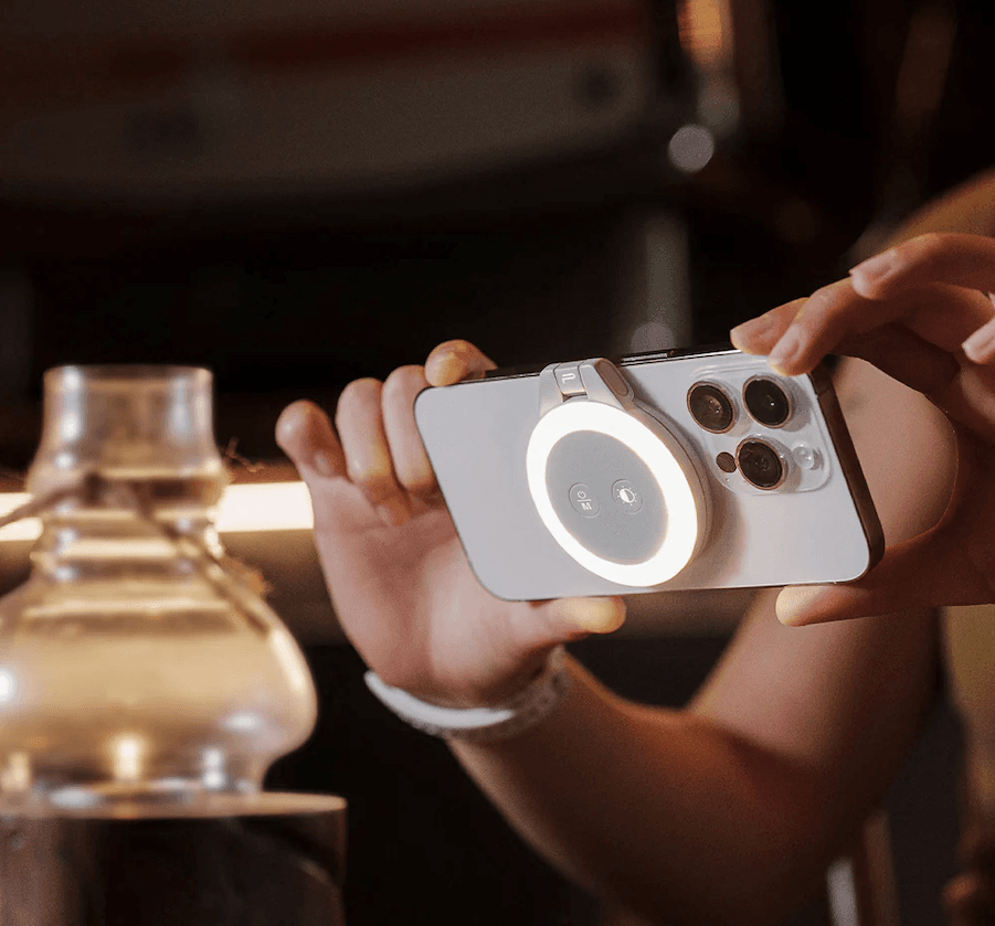 Iluminação mobile: como elevar a qualidade dos seus vídeos com os acessórios certos