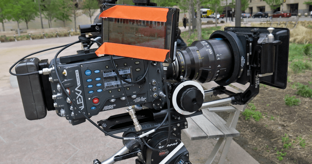 Câmera de cinema ARRI Alexa em close, exemplo de corpo que grava 24 e altas taxas