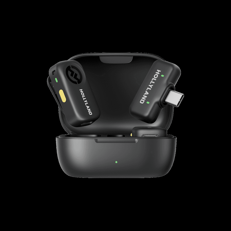 Kit Hollyland Lark A2 com case aberto, dois transmissores retangulares e receptor USB-C